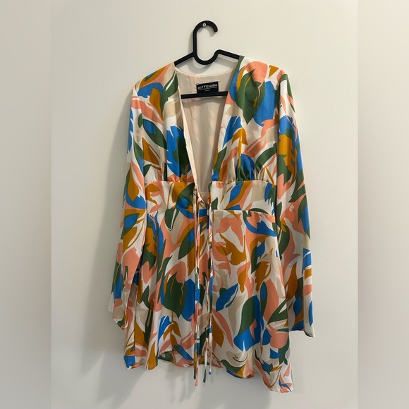 Kittenish dress. Beautiful and lightweight. Worn once, perfect condition. - Picture 3 of 4